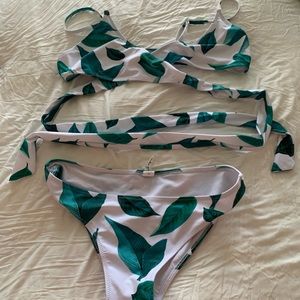 Barely worn green leaf bikini